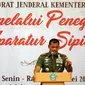 Panglima TNI Jenderal Gatot Nurmantyo memberikan ceramah pada Workshop bertajuk Pengawasan Melalui Peneguhan Pancasila Bagi Aparatur Sipil Negara yang digagas Inspektorat Jenderal Kemenag di Jakarta, Rabu (31/05). (Liputan6.com/Fery Pradolo)