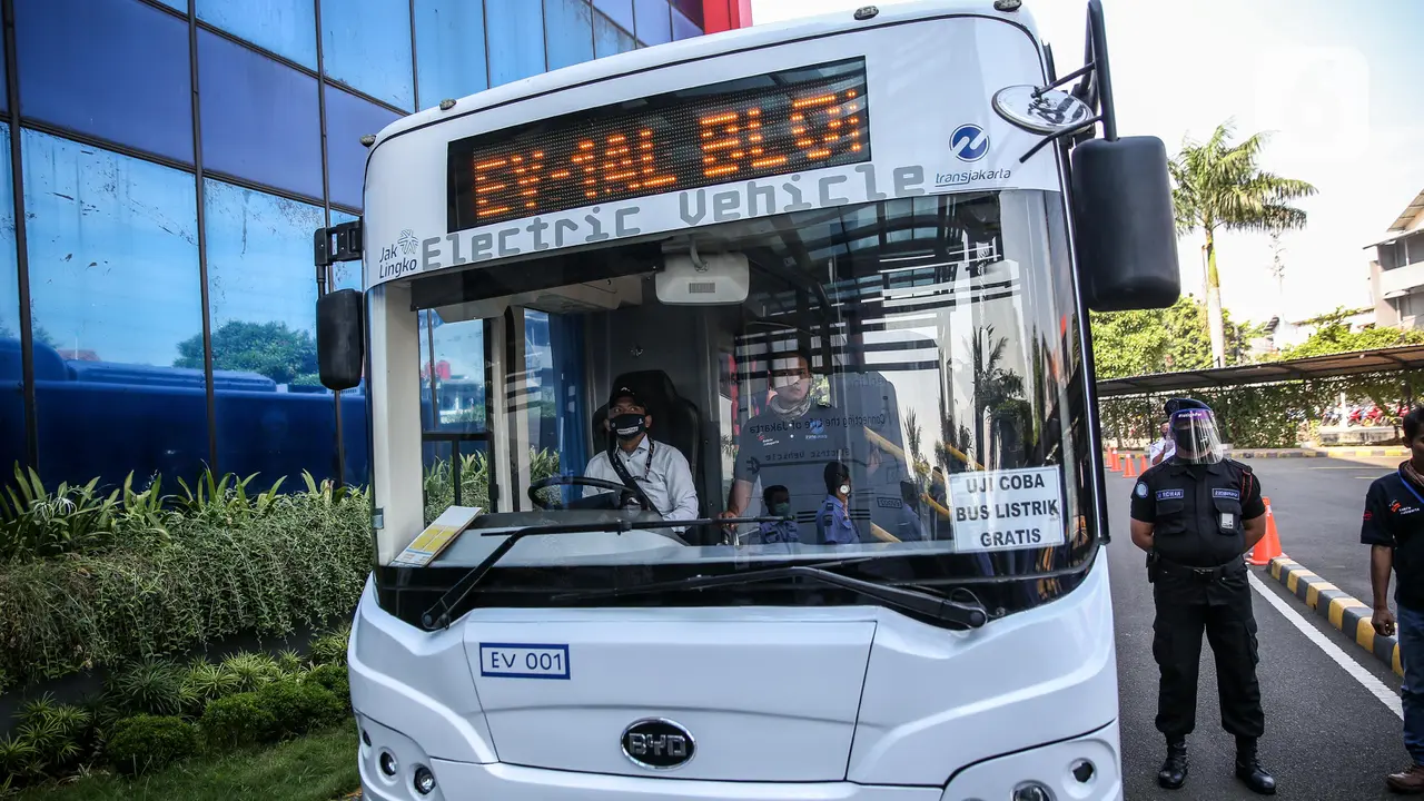 Transjakarta Uji Coba Bus Listrik untuk Angkut Penumpang