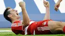Bayern Munich's striker Miroslav Klose celebrates scoring during Bundesliga match Karlsruhe SC vs FC Bayern Munich on October 18, 2008. Munich won the match 0-1. AFP PHOTO/TORSTEN SILZ