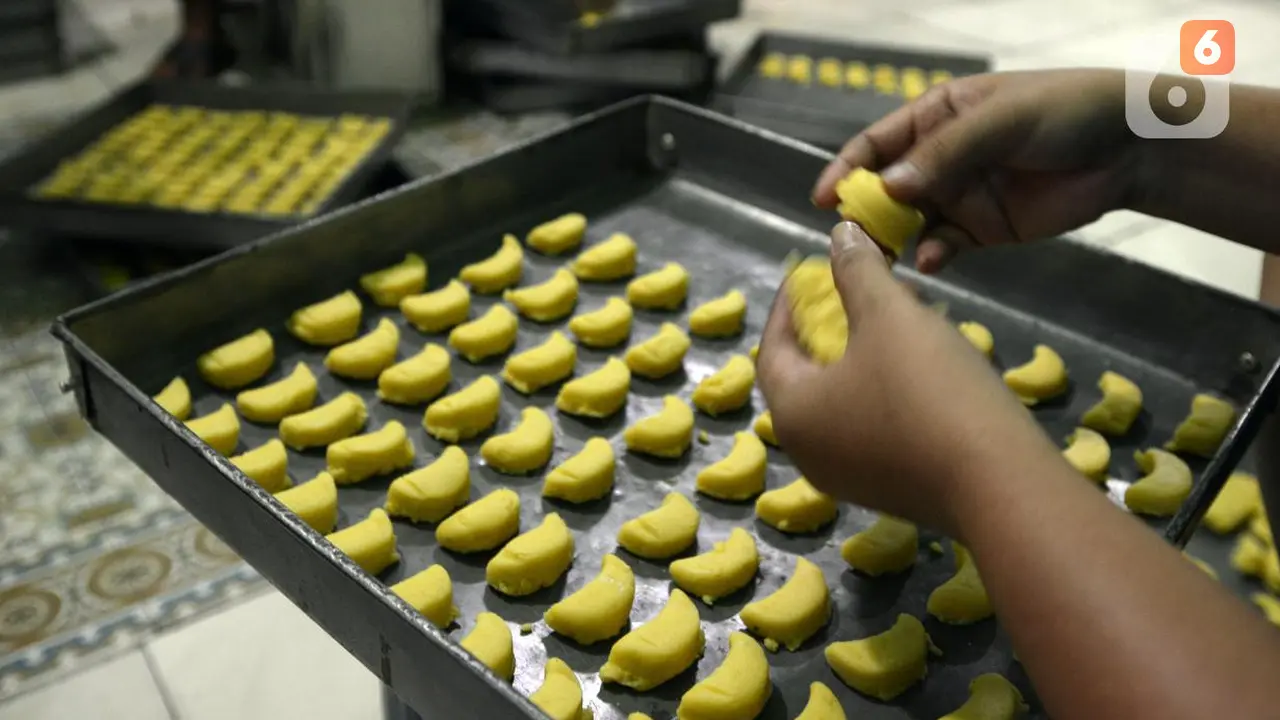 Proses pembuatan kue kering (Arfandi/Liputan6.com)