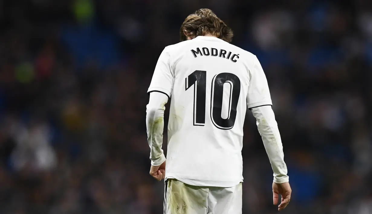 4. Luka Modric - Peraih Ballon d'Or musim lalu ini usianya sudah memasuki 33 tahun saatnya Real Madrid melakukan regenerasi, selain itu menjualnya akan membuat Eden Hazard bisa memakai nomor punggung 10 yang menjadi kesukaannya. (AFP/Gabriel Bouys)
