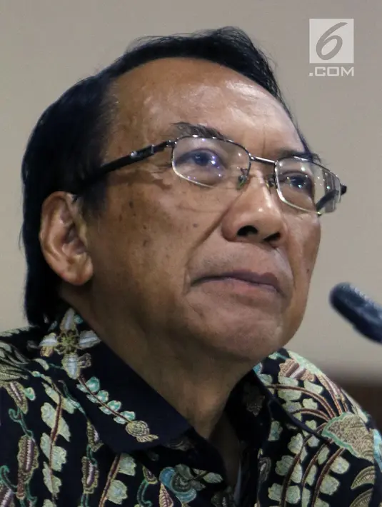 Mantan Menteri ESDM, Jero Wacik saat mengikuti sidang pengajuan Peninjauan Kembali atas putusan kasasi kasus dana operasional menteri (DOM) di PN Jakarta Pusat, Senin (23/7). Sejumlah bukti baru yang diajukan Jero Wacik. (Liputan6.com/Helmi Fithriansyah)