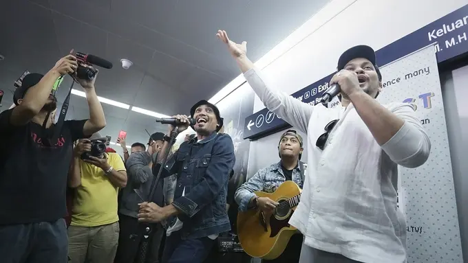 [Fimela] Tompi dan Glenn Fredly