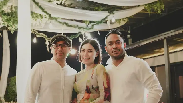 Dinner Natal geng Gisella Anastasia dan Naysila Mirdad (Foto: Instagram viv_viviane)