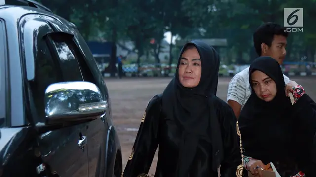 Ziarah ke Makam Jupe, Sang Ibunda Tak Kuasa Menahan Kesedihan