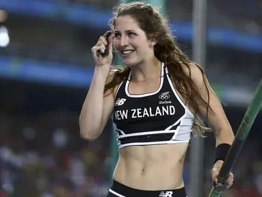 Eliza McCartney saat tampil pada final  Olimpiade Rio 2016 di Olimpic Stadium, Brasil, (20/8/2016). (REUTERS/Kai Pfaffenbach)