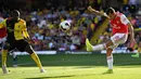 Gelandang Arsenal, Dani Ceballos melakukan tendangan ke arah gawang Watford pada pekan kelima Liga Inggris 2019-2020 di Vicarage Road, Minggu (15/9/2019). Sempat unggul dua gol, Arsenal harus rela imbang 2-2 saat berjumpa tim tuan rumah Watford. (Ben STANSALL / AFP)