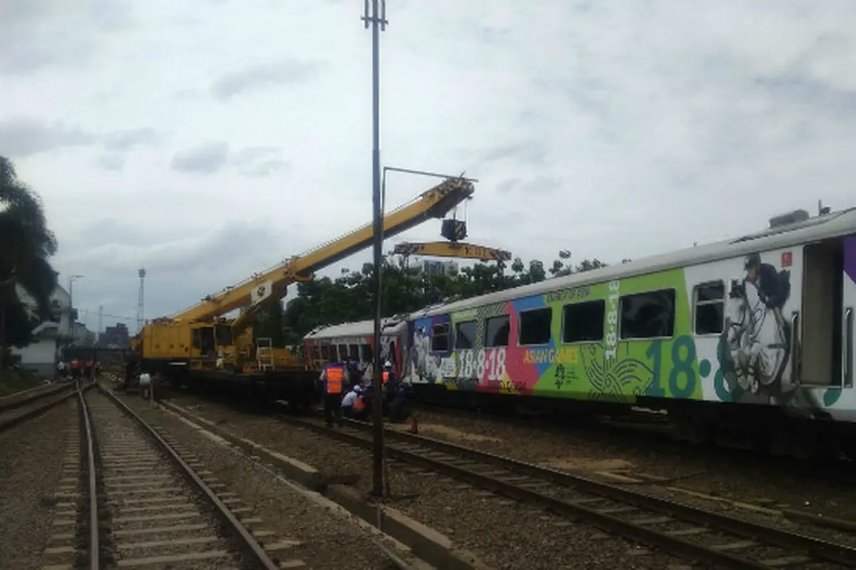 KA Parahyangan Anjlok di Stasiun Bandung