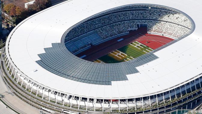 Pandangan udara menunjukkan New National Stadium, Tokyo, Jepang, Sabtu (30/11/2019). New National Stadium awalnya hanya berkapasitas 48 ribu kursi, namun kini 80 ribu kursi. (Kyodo News via AP)