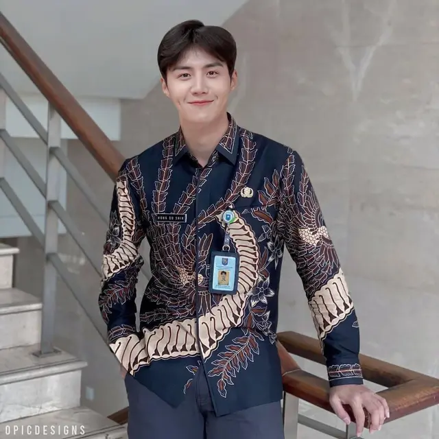 6 Editan Foto Kim Seon Ho Jika Bekerja di Indonesia, Pakai Seragam PNS Bikin Senyum