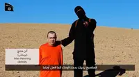 Algojo ISIS melontarkan ancaman kepada Obama dan Cameron pada video eksekusi tersebut (New York Daily News)