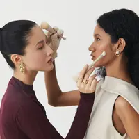 Aeris Beauté luncurkan The Signature Dual-Sided Brush, 5 set kuas makeup yang fashionable dengan 10 fungsi.