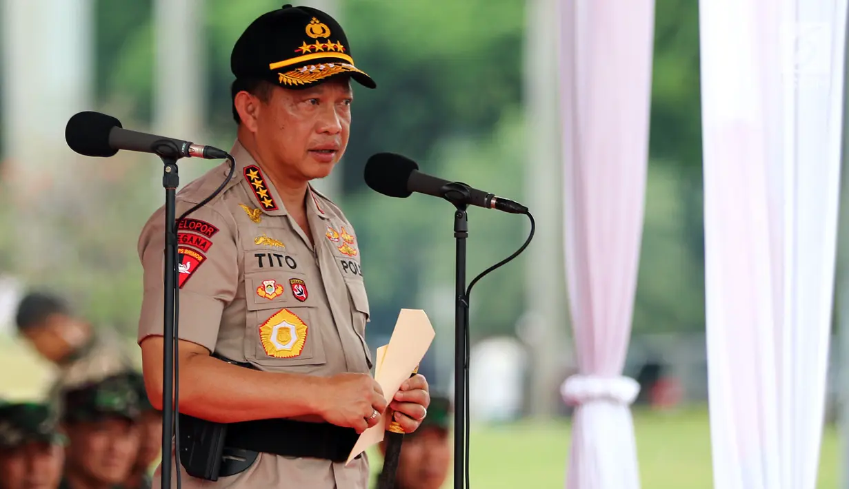 Kapolri Jenderal Tito Karnavian memberi sambutan saat memimpin Apel Kesiapan Natal, Tahun Baru dan Pemilu 2019, Jakarta, Jumat (30/11). Apel diikuti 50.000 personel dari AD, AL, AU, dan Polri. (Liputan6.com/Johan Tallo)