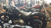 Motor Harley yang dipamerkan di showroom Anak Elang Jakarta dalam HUT ke-1