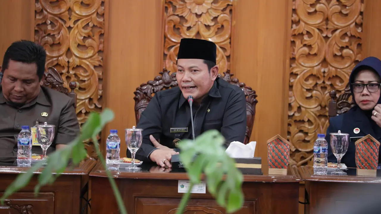 Subandi gerak cepat melaksanakan tugas dan memimpin Kabupaten Sidoarjo usai jadi Plt Bupati. (Dian Kurniawan/Liputan6.com)