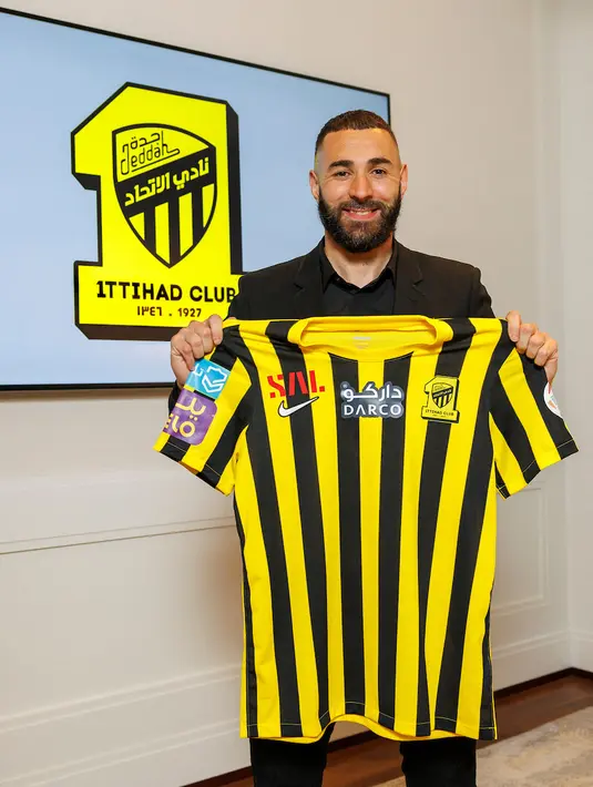 Karim Benzema secara resmi bergabung dengan klub Arab Saudi Al Ittihad. Pengumuman itu disampaikan Al Ittihad via akun media sosial Twitter. (AFP/Liga Pro Saudi/jorge ferrari)