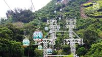 Cable Car, fasilitas ikonik Ocean Park Hong Kong (18/5). Cable Car ini dapat mengantarkan pengunjung ke ketinggian 205 meter di atas permukaan Laut Cina Selatan. Terdapat 252 unit yang dapat menampung hingga ribuan orang per jam. (Liputan6.com/Ahmad Ibo)
