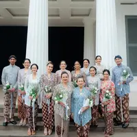 Jajaran aktris Kartini masa kini kompak tampil mengenakan kebaya floral saat merayakan Hari Kartini 2025 yang digelar di Museum Nasional. [@maudyayunda].
