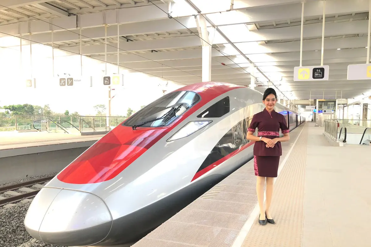 Top 3: Kereta Cepat Whoosh Angkut 2,6 Juta Penumpang pada Semester I 2024