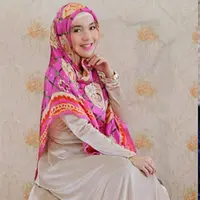 Dengan menggunakan cadar, ia menceritakan apa yang terjadi sejak dia dinikahi secara diri oleh Aswan. Namun setelah dilakukan penelusuran, akhirnya terungkap juga wajah RP yang selama ini tersembunyi. (Via Instagram/@rimaidris149)