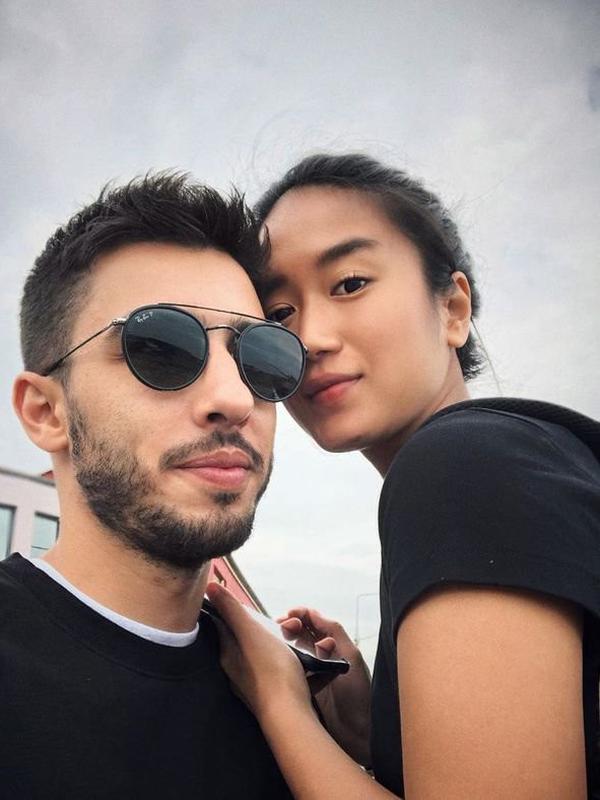 6 Seleb Cantik Tanah Air Ini Punya Pacar Bule (sumber: Instagram/@renattamoeloek)