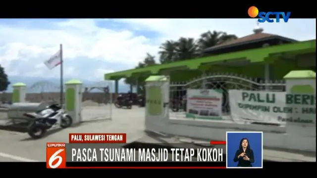 Pengurus masjid bahkan menunjukan sejumlah buku di dalam masjid yang tetap kering meski air tsunami menerjang kawasan tersebut.