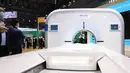 Para pengunjung terlihat dalam Pameran Alat Medis Internasional China (China International Medical Equipment Fair) di Shanghai, China, 19 Oktober 2020. Pameran tersebut dibuka di National Exhibition and Convention Center (Shanghai) pada Senin (19/10). (Xinhua/Fang Zhe)