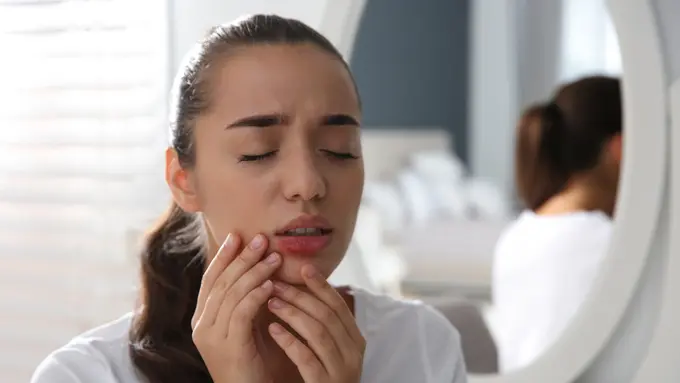 5 Bahan Alami yang Bisa Bantu Redakan Gejala Sariawan