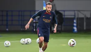 Penyerang Paris Saint-Germain (PSG), Neymar mengambil bagian dalam sesi latihan di Stadion Nasional di Tokyo pada 31 Juli 2023. (AFP/Richard A. Brooks)
