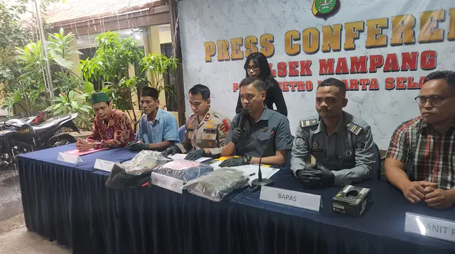 Polisi akhirnya berhasil menangkap otak dari pelaku kasus pembunuhan berencana terhadap korban seorang pelajar inisial FY (20) di kawasan Kemang, Mampang Prapatan, Jakarta Selatan (Jaksel), Kamis (6/6) (Merdeka.com)