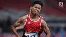 Atlet para-atletik Indonesia, Sapto Yogo Purnomo usai laga lari nomor 100 meter T37 pria yang  digelar di Stadion GBK, Jakarta, Selasa (9/10). Ini menjadi medali emas kedua Sapto di Asian Para Games 2018. (Liputan6.com/Helmi Fithriansyah)
