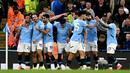 Para pemain Manchester City merayakan gol yang dicetak oleh Jack Grealish dalam laga lanjutan Liga Inggris 2024/2025 di Etihad Stadium, Manchester, Inggris, Rabu (02/04/2025) waktu setempat. (AFP/Oli Scarff)