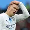Penyerang Manchester City, Erling Haaland, menunjukkan ekspresi kecewa dalam pertandingan Liga Inggris antara Aston Villa dan Manchester City di Villa Park, Birmingham, Sabtu (24/10/2026).  (Darren Staples / AFP)