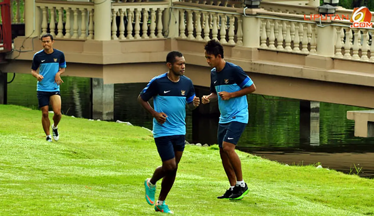 Latihan Timnas Indonesia rabu 28 November 2012 di Halaman Hotel Horses Golden Palace, Kuala Lumpur Malaysia, jelang laga Indonesia melawan Singapura nanti malam.