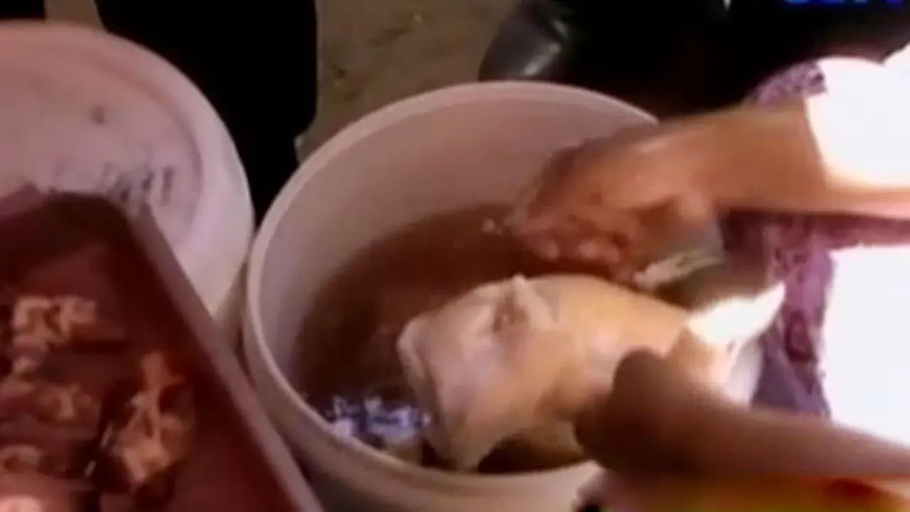 VIDEO: Razia Daging Ayam Rendaman di Pasar Tradisional