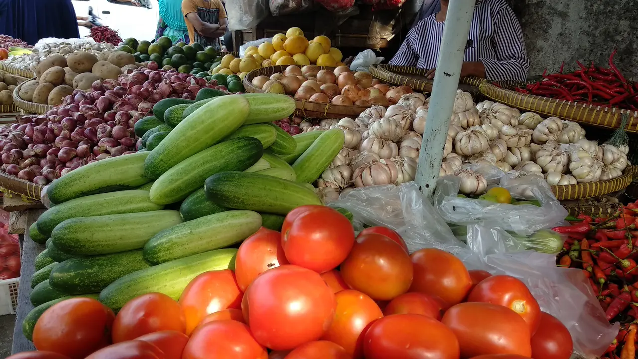 Pantauan harga pangan di Pasar Kebayoran Lama, Jakarta Selatan. Foto: Liputan6.com/Maulandy