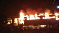 Pul bus Mayasari di Bekasi terbakar (Fernando Purba/Liputan6.com)