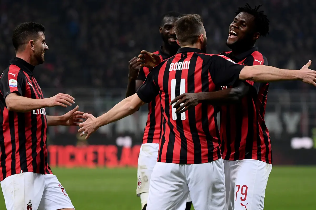 Para pemain AC Milan merayakan gol yang dicetak Franck Kessie ke gawang Empoli pada laga Serie A. (AFP/Marco Bertorello)