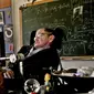 Ilmuwan terkemuka Stephen Hawking beraktivitas di kantornya di The Centre for Mathematical Sciences, University of Cambridge, London, Inggris, 14  Desember 2011. Stephen Hawking meniggal dunia di usia 76 tahun. (AFP PHOTO/LONDON SCIENCE MUSEUM/SARAH LEE)