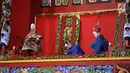 Adegan pertunjukan wayang potehi saat tampil di salah satu pusat perbelanjaan di Jakarta, Jumat (2/2). (Liputan6.com/Arya Manggala)