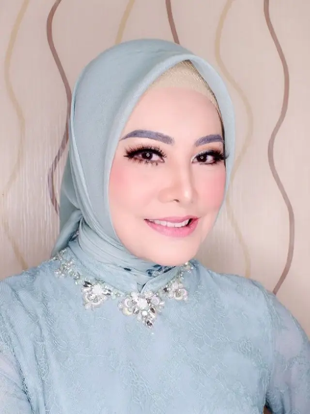 Dikabarkan Dekat dengan Pria Arab, Ini 6 Potret Terbaru Cici Paramida