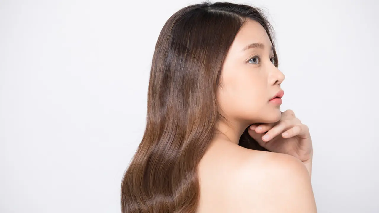 5 Tips Merawat Rambut Agar Kuat dan Berkilau