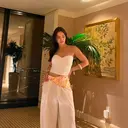 Gaya Summer Ala Nia Ramadhani, Mainkan Scarf Jadi Aksen yang Standout
