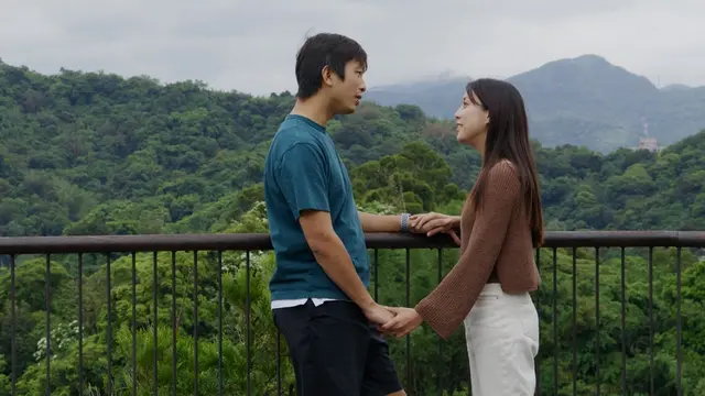 couple romantis bahagia