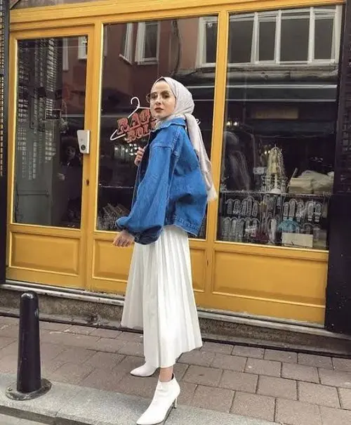 6 Inspirasi Tampil Memukau dengan Paduan Hijab dan Jaket Denim