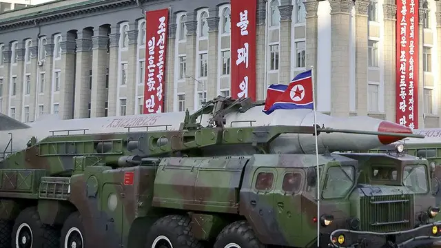 Korut pamerkan peralatan militer, termasuk rudal, dalam parade di Pyongyang, Sabtu 15 April 2017