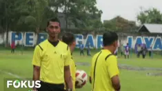 Tersangka Nurul Safarid diduga menerima uang suap senilai Rp 45 juta untuk memenangkan Persibara Banjarnegara atas Persekabpas Pasuruan di laga Liga 3 saat ia menjadi wasit.