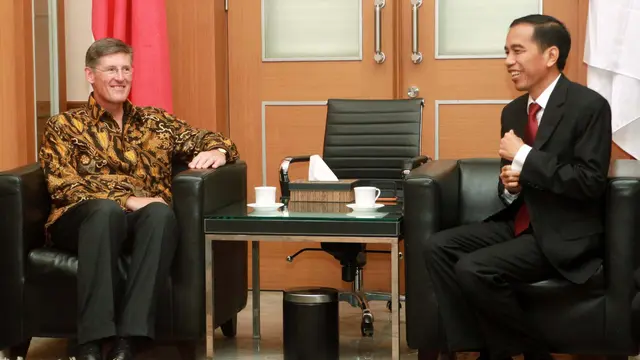 Tokoh dunia mengenakan baju adat Indonesia.
