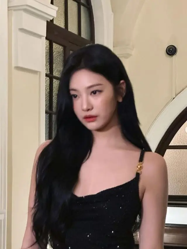 7 Potret Terbaru Ningning, Member Aespa yang Berulang Tahun ke-21