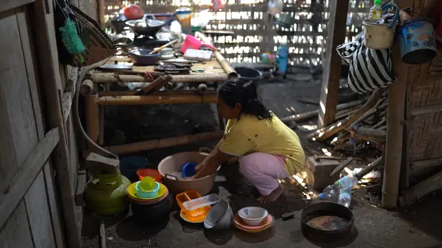 Punijah mengaku tak henti-hentinya merasa haru setiap kali mengingat bahwa anaknya kini kembali duduk di bangku sekolah. (Foto: Badan Komunikasi RI)